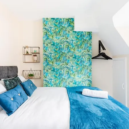 Contractor Flexible And Long Stays In Coleshill B46-3 Bedrooms With 4 Separate Beds Birmingham