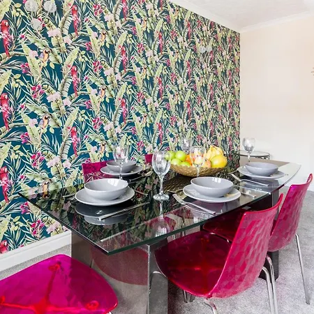 Apartment Contractor Flexible And Long Stays In Coleshill B46-3 Bedrooms With 4 Separate Beds Birmingham