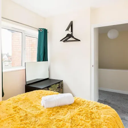 Contractor Flexible And Long Stays In Coleshill B46-3 Bedrooms With 4 Separate Beds Birmingham
