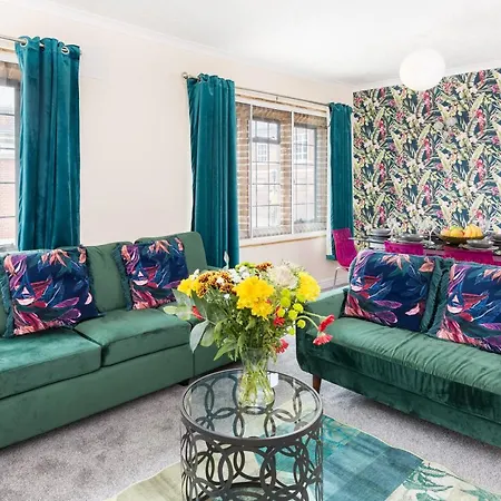 Contractor Flexible And Long Stays In Coleshill B46-3 Bedrooms With 4 Separate Beds Birmingham